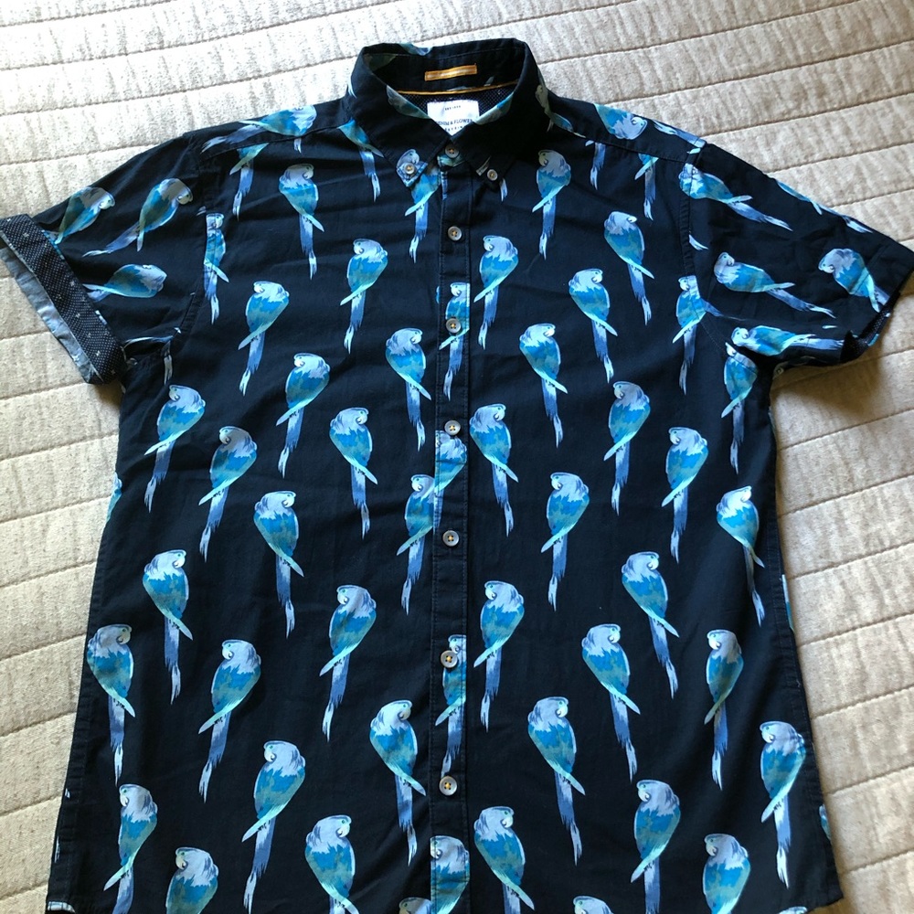 Fun blue parrot shortsleeved button-up!